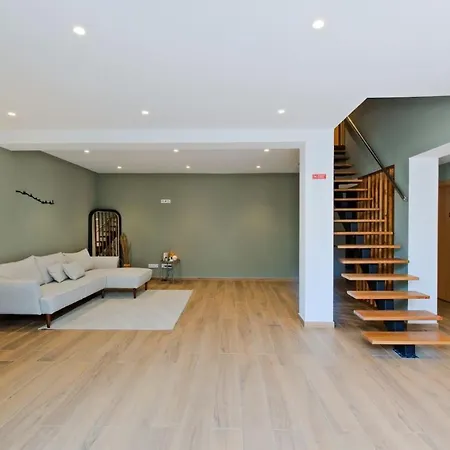 Apartman Lovely Fully Equipped Near Subway N12