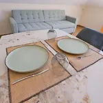 Lovely Fully Equipped Near Subway N12