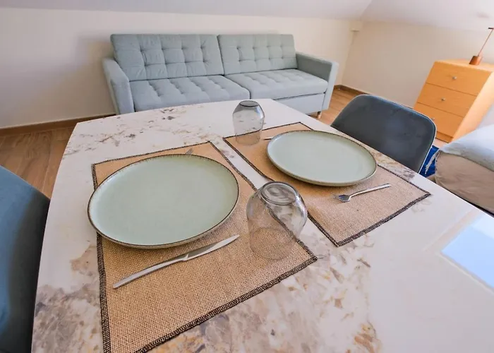 Lovely Fully Equipped Near Subway N12